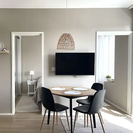 Sunny Hiekkasaerkaet